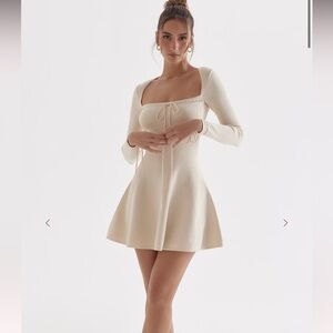 House of CB CAPRICE
Cream Dainty Knit Mini Dress